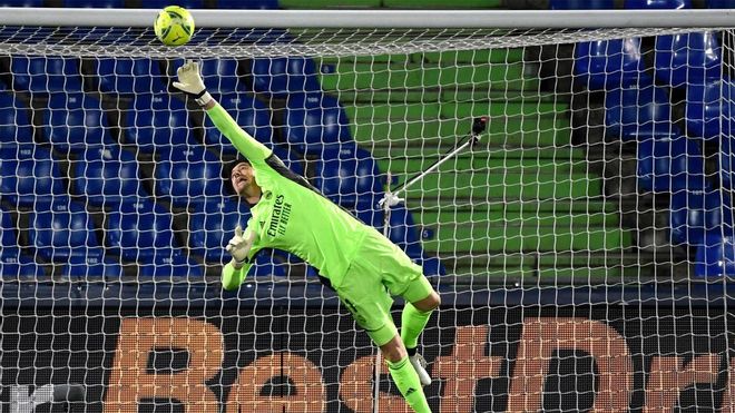 Courtois salva al Madrid en el Coliseum Alfonso Pérez Courtois salva al Madrid en el Coliseum Alfonso Pérez
