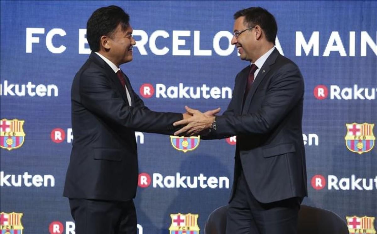 Hiroshi Mikitani y Josep Maria Bartomeu sellan el acuerdo Hiroshi Mikitani y Josep Maria Bartomeu sellan el acuerdo