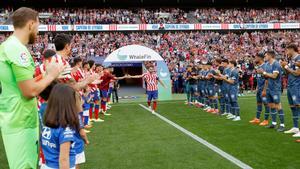 Koke, jugador del Atlético de Madrid, homenajeado en la previa del partido ante el Girona