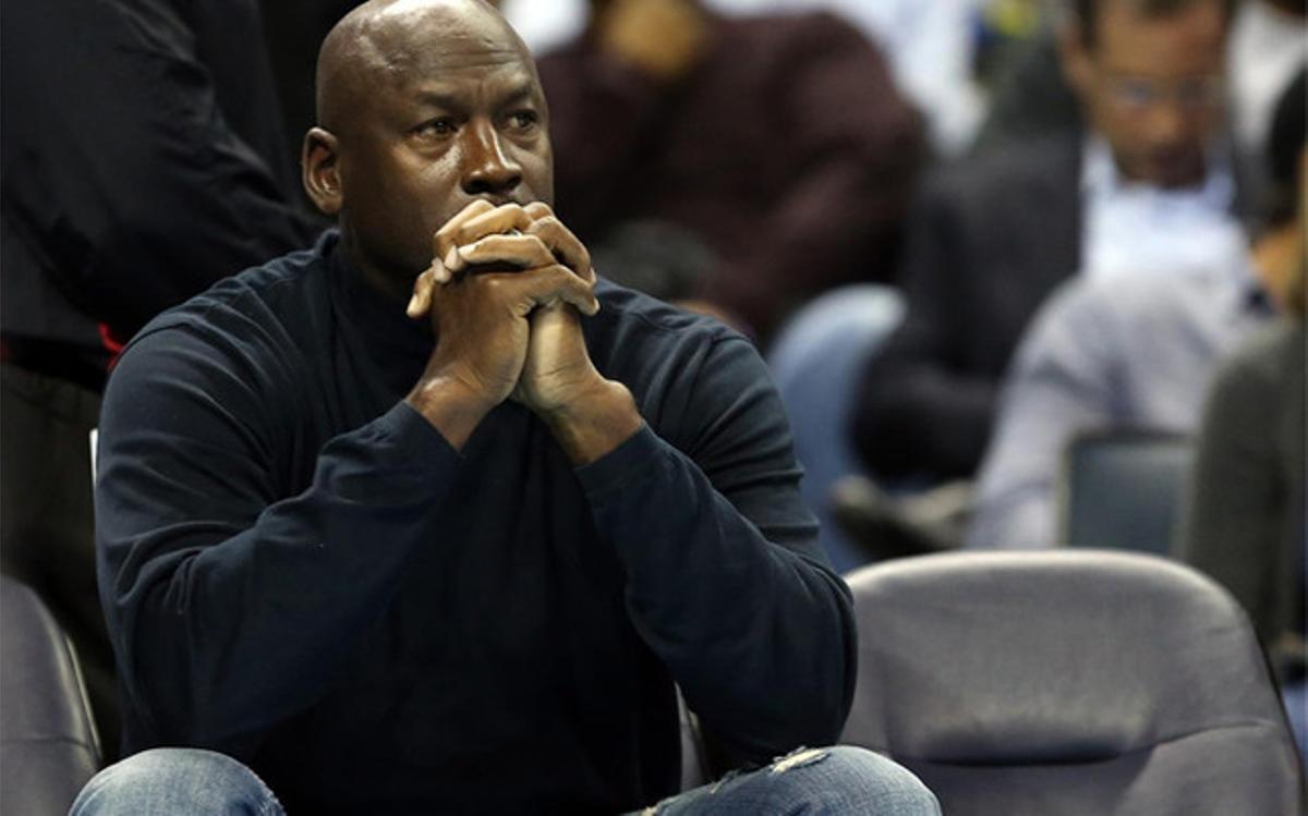 Baloncesto NBA | Michael Jordan vende la mayoría de sus acciones en los  Charlotte Hornets