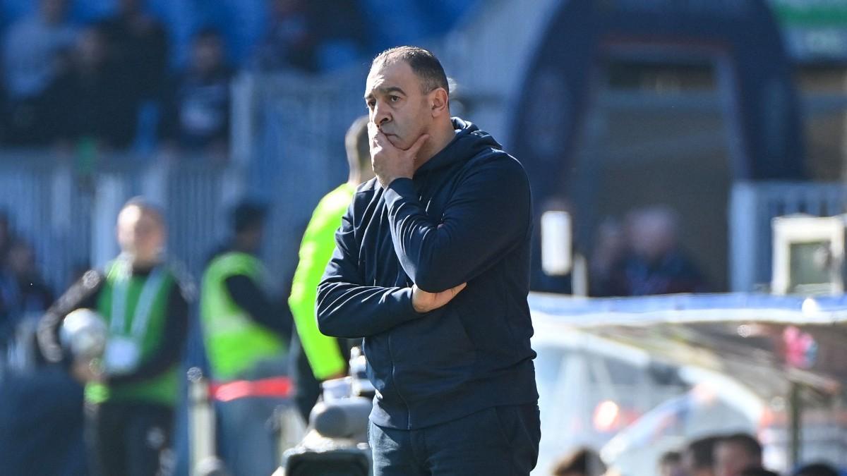 El Angers destituye a su técnico para justificar los abusos de uno de sus jugadores