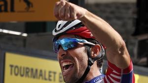 Thibaut Pinot celebra la victoria en el Tourmalet