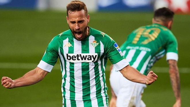Sergio Canales sortea con buen fútbol las dificultades de su carrera deportiva Sergio Canales sortea con buen fútbol las dificultades de su carrera deportiva