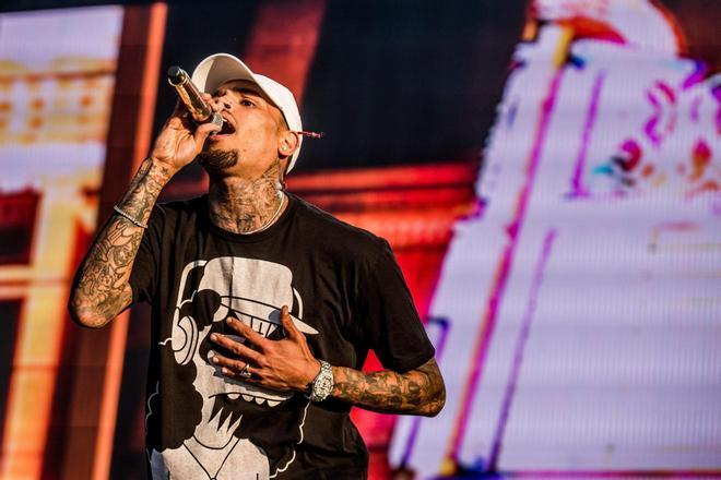 Chris Brown acusado de intimar de más en los «meet-and-greet»