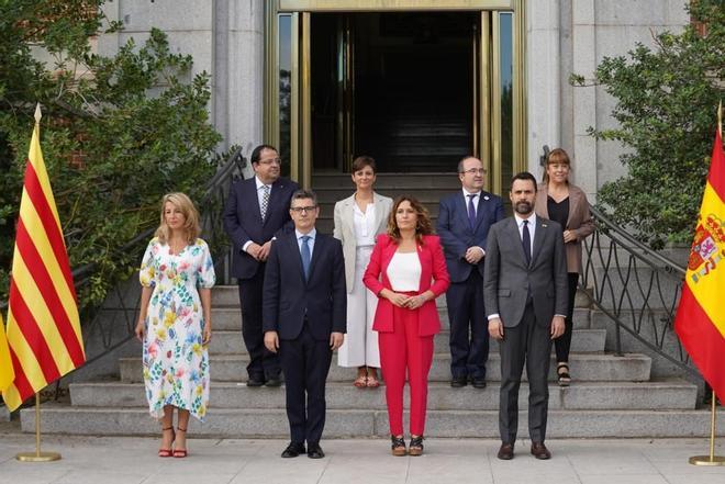 Gobierno y Generalitat sellan sus dos primeros acuerdos en la mesa de diálogo