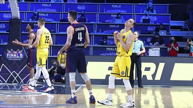 Marcelinho Huertas se lamenta en la recta final del partido Marcelinho Huertas se lamenta en la recta final del partido