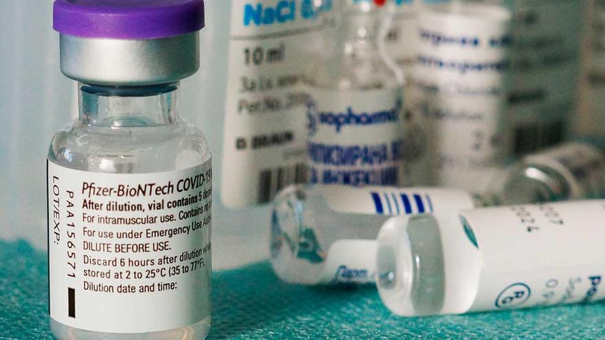 Sanidad propone poner la vacuna de Pfizer a los menores de 60 con una dosis de AstraZeneca