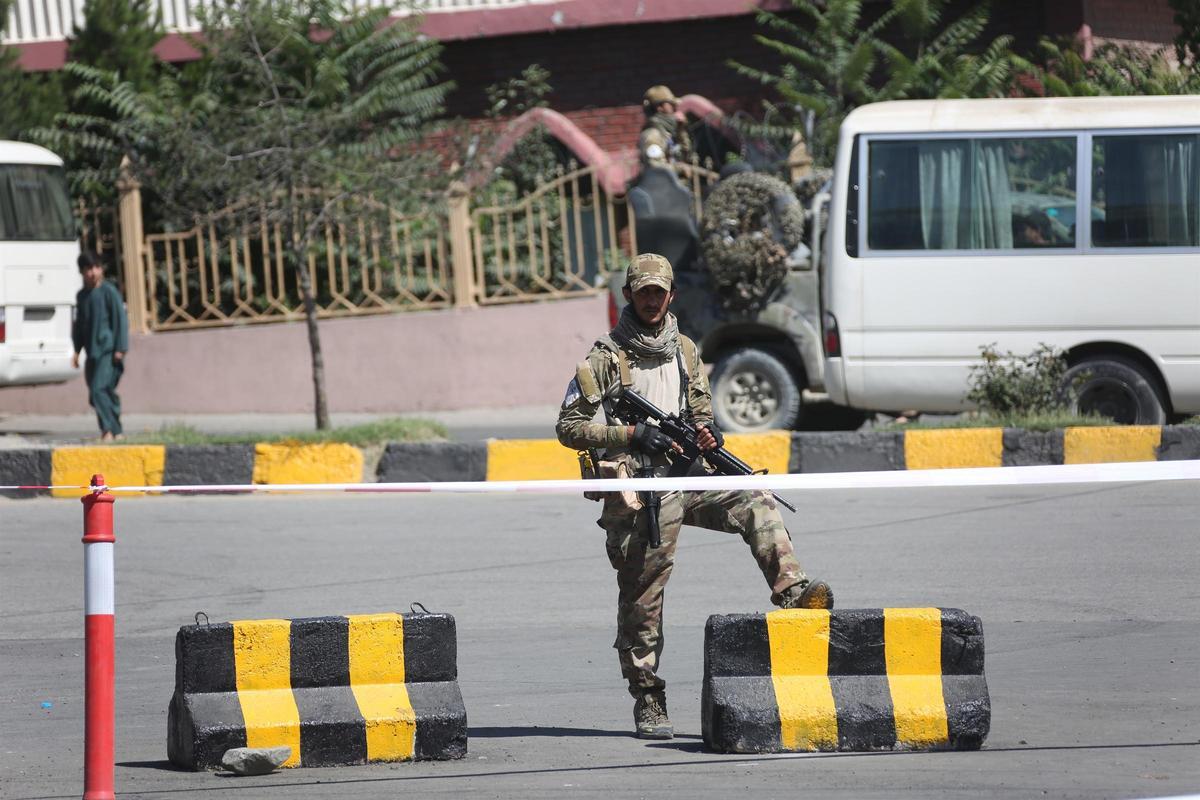 Archivo - Un talibán apostado en un puesto de control de Kabul Archivo - Un talibán apostado en un puesto de control de Kabul