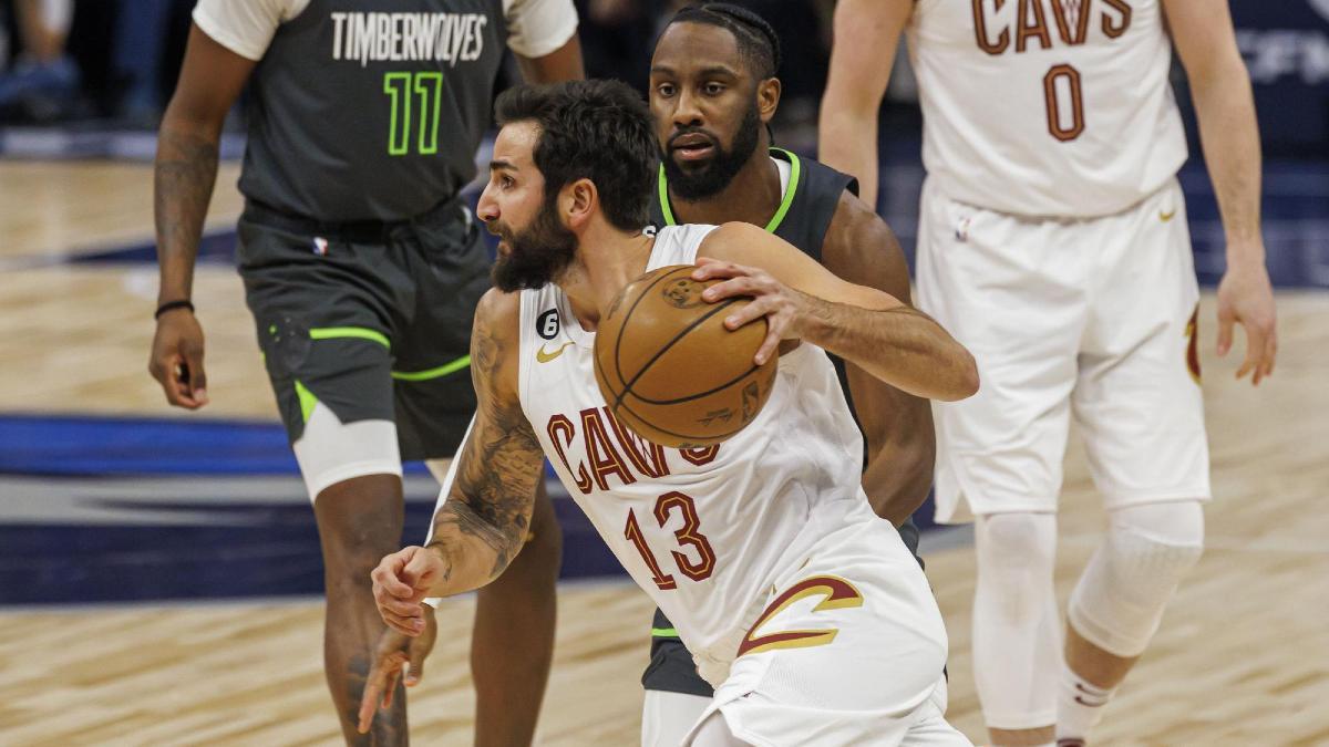 Cleveland rinde a Ricky Rubio en su regreso a casa