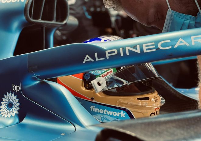 Alonso, antes de salir a pista este viernes en Francia Alonso, antes de salir a pista este viernes en Francia