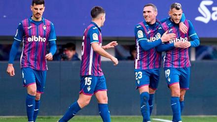 Resumen, goles y highlights del Eibar 2 - 1 Málaga de la jornada 23 de LaLiga Smartbank