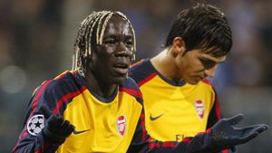 Sagna y Cesc, en su etapa como compañeros en el Arsenal Sagna y Cesc, en su etapa como compañeros en el Arsenal
