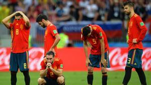 Los jugadores de la selección española, después de la eliminación ante Rusia