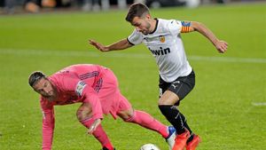 Gayà en una acción de partido en la victoria del Valencia frente el Real Madrid por 4-1 Gayà en una acción de partido en la victoria del Valencia frente el Real Madrid por 4-1