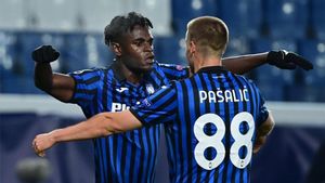 Zapata y Pašalić celebran un gol en la fase de grupos de Champions. Zapata y Pašalić celebran un gol en la fase de grupos de Champions.
