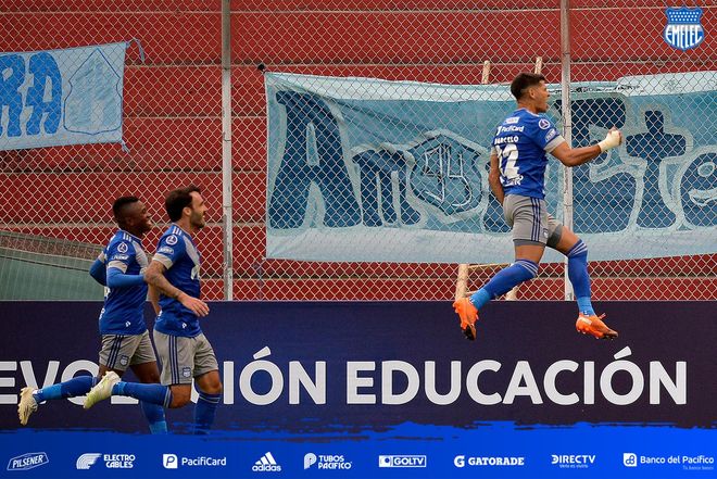 Los jugadores del Emelec celebran un gol Los jugadores del Emelec celebran un gol