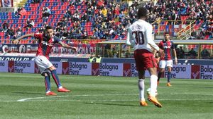 El chileno Erick Pulgar empala el momentáneo 1-0 en Bolonia El chileno Erick Pulgar empala el momentáneo 1-0 en Bolonia