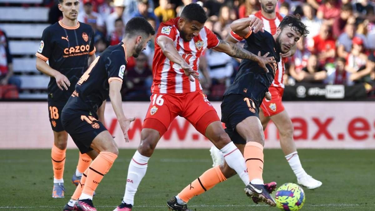 Mercado FC Barcelona |  Lesión de Nico González con el Valencia en un momento clave para su futuro