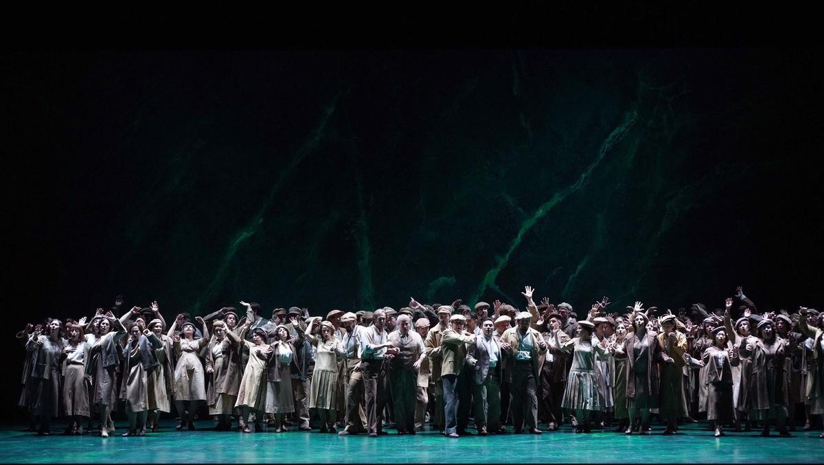 Archivo - El coro de Nabucco en el Teatro Real