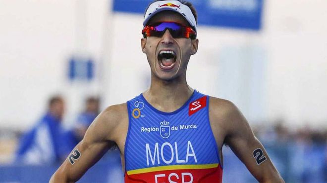 Mola no tiene rival en el triatlón Mola no tiene rival en el triatlón