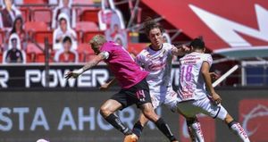 Toluca saltó al campo con un uniforme alternativo Toluca saltó al campo con un uniforme alternativo