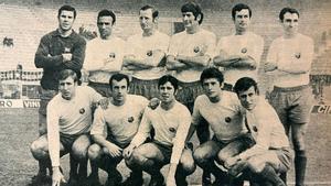 El equipo azulgrana —que lució de blanco— que empató en Milán el 4 de febrero de 1970 (1-1)