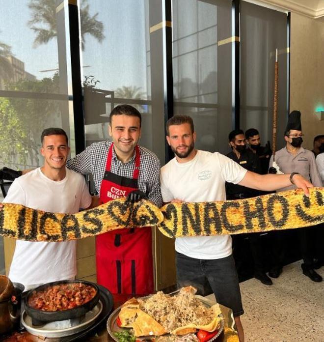 Lucas y Nacho, recibieron un bonito presente el restaurante de CZN Burak