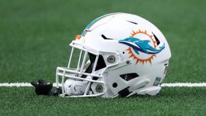 La NFL prueba incorporar protección anti Covid-19 al casco La NFL prueba incorporar protección anti Covid-19 al casco