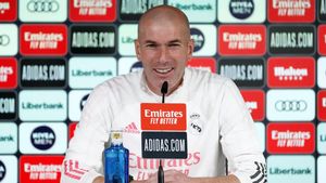 Zidane comparece en la sala de prensa junto a Kroos Zidane comparece en la sala de prensa junto a Kroos