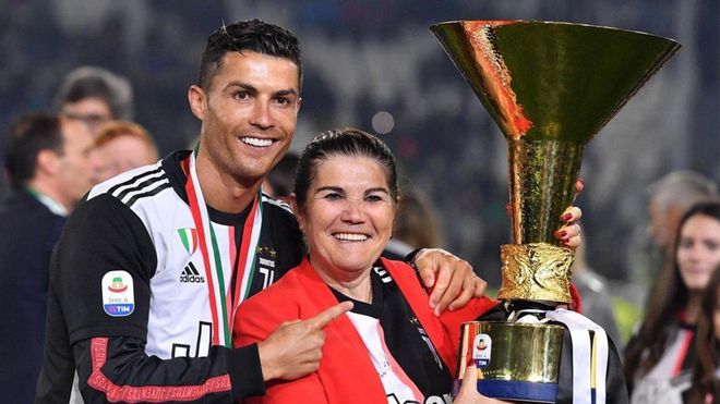 Dolores Aveiro siempre está junto a Cristiano Ronaldo Dolores Aveiro siempre está junto a Cristiano Ronaldo