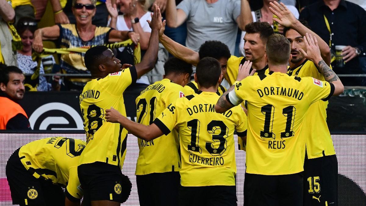 Los jugadores del Borussia celebran el gol