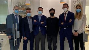 Marc Márquez, con el equipo médico que le operó en la Ruber Marc Márquez, con el equipo médico que le operó en la Ruber