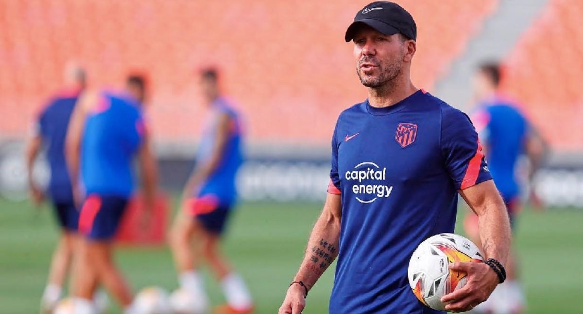 Simeone durante un entrenamiento Simeone durante un entrenamiento