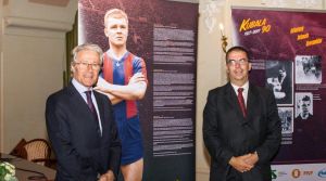 Ramon Alfonseda y Barnabás Kovács en el homenaje que la ABJ y el Consulado de Hungría en Barcelona realizaron con motivo del 90 aniversario del nacimiento de Ladislao Kubala Ramon Alfonseda y Barnabás Kovács en el homenaje que la ABJ y el Consulado de Hungría en Barcelona realizaron con motivo del 90 aniversario del nacimiento de Ladislao Kubala