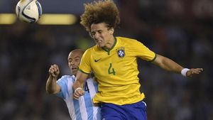 David Luiz, expulsado ante Argentina, no podía jugar contra Perú y ha regresado este domingo a París David Luiz, expulsado ante Argentina, no podía jugar contra Perú y ha regresado este domingo a París