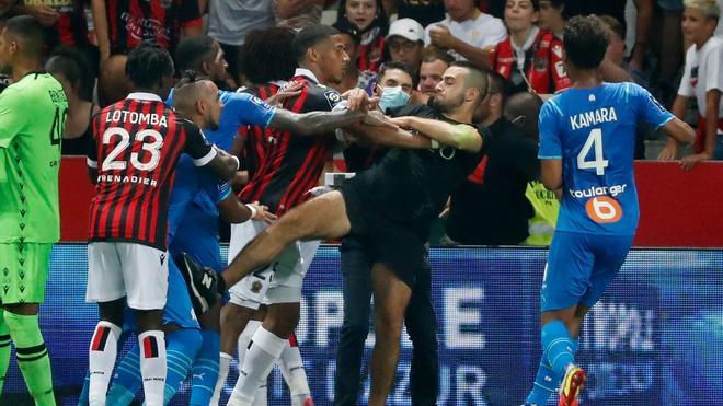 Un ultra agrede a Payet