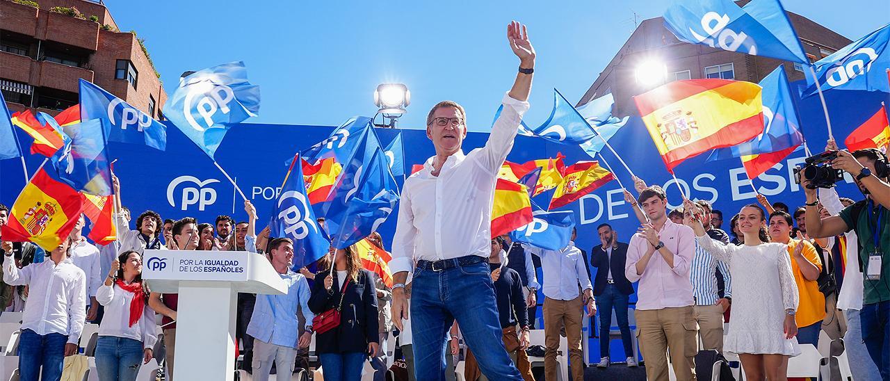 PP Rally in Barcelona: The Fight against Amnesty and the Catalan Independence Movement