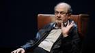 Salman Rushdie sobrevive con respiración asistida en un hospital de Pensilvania