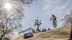 Los saltos por las escaleras de Montjuïc son espectaculares Los saltos por las escaleras de Montjuïc son espectaculares