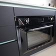 Poner papel de aluminio en el horno: así es la práctica que triunfa en los hogares