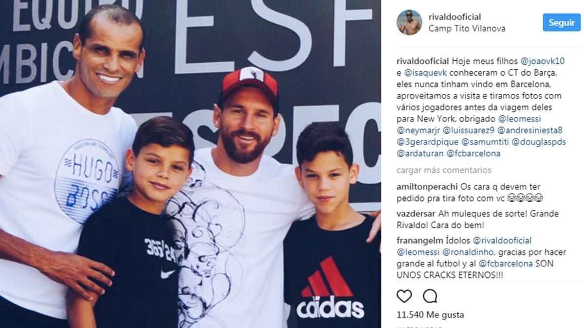La imagen de Rivaldo y sus hijos junto a Leo Messi en la Ciudad Deportiva Joan Gamper La imagen de Rivaldo y sus hijos junto a Leo Messi en la Ciudad Deportiva Joan Gamper