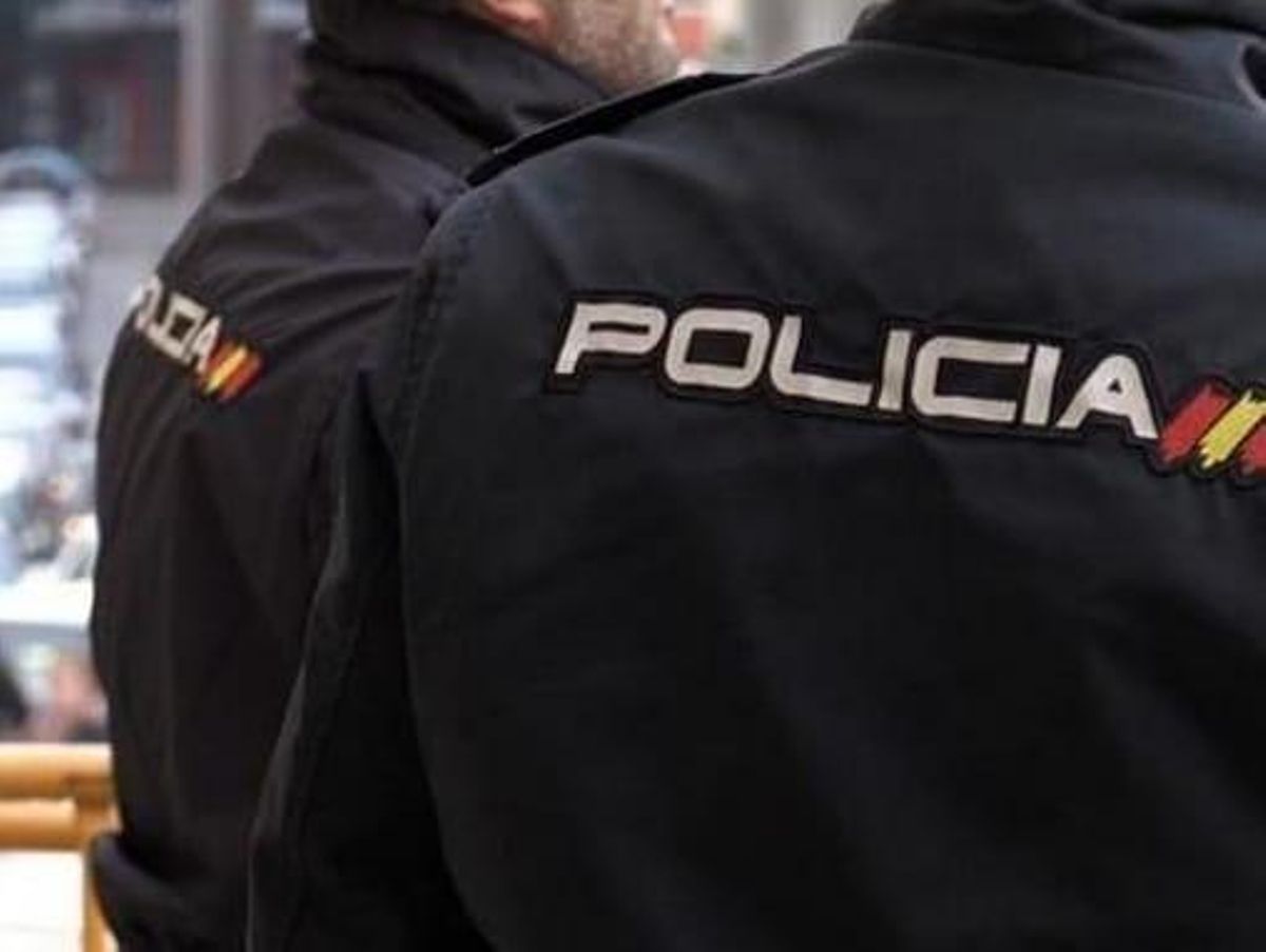 Agentes de la Policía Nacional. Agentes de la Policía Nacional.