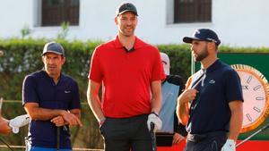Pau Gasol disfruta de su nueva afición, el golf, en el torneo Estrella Damm NA Andalucía Masters