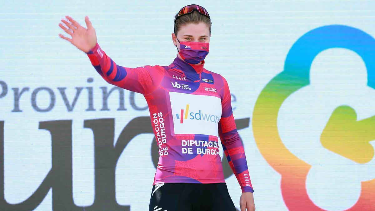Lotte Kopecky, líder de la clasificación general en la Vuelta a Burgos