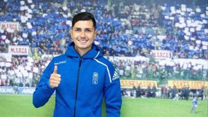 Rafa Mujica en su presentación con el Real Oviedo Rafa Mujica en su presentación con el Real Oviedo