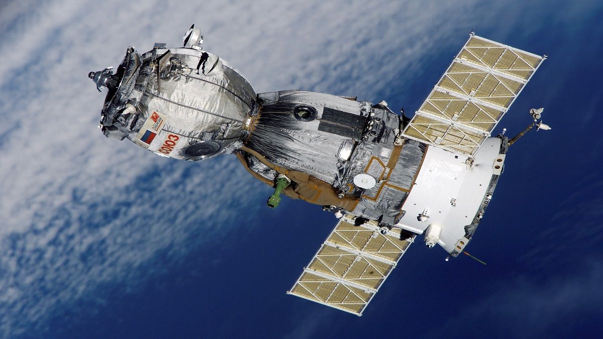 Plans to remove derelict satellites win UK funding