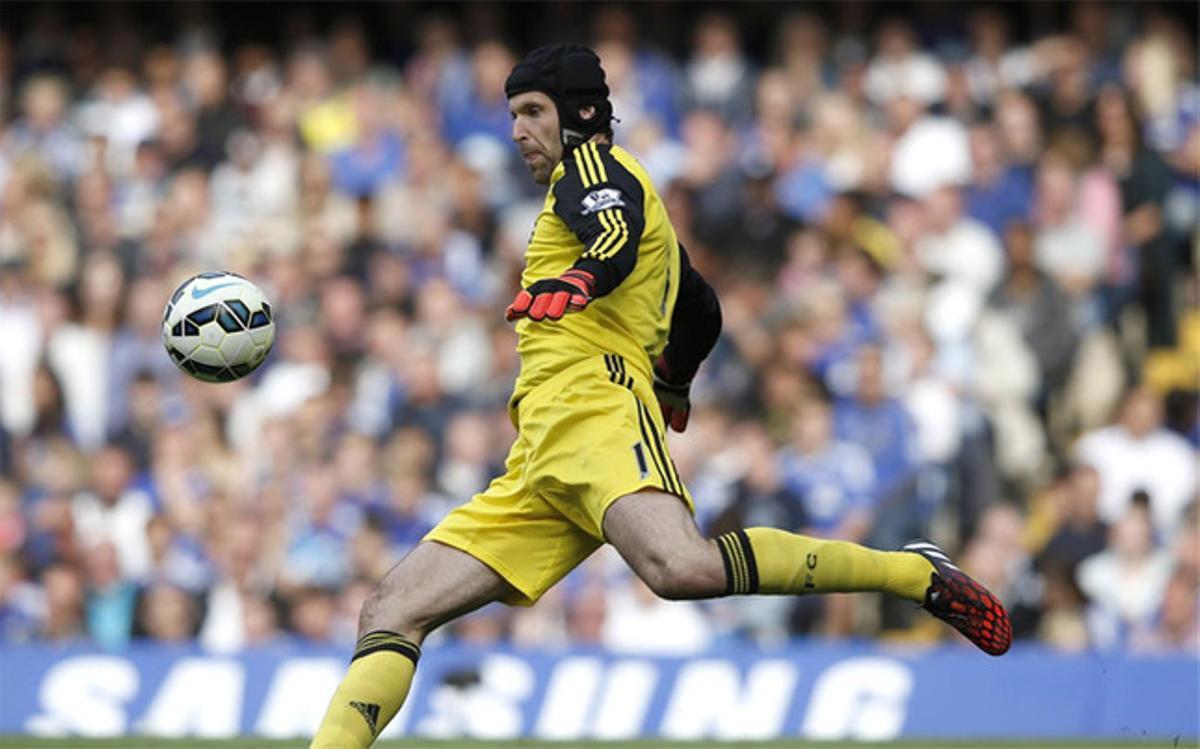 Cech, despejando un balón en la portería del Chelsea Cech, despejando un balón en la portería del Chelsea