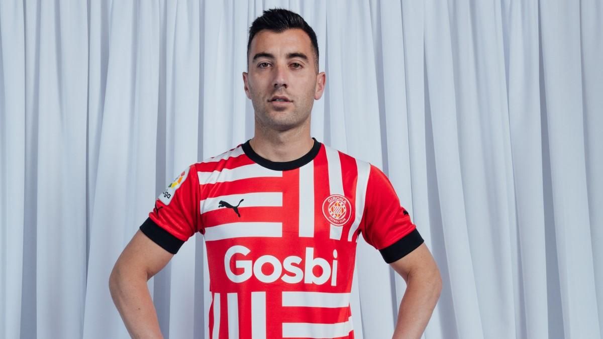 El Girona presenta sus nuevas equipaciones El Girona presenta sus nuevas equipaciones