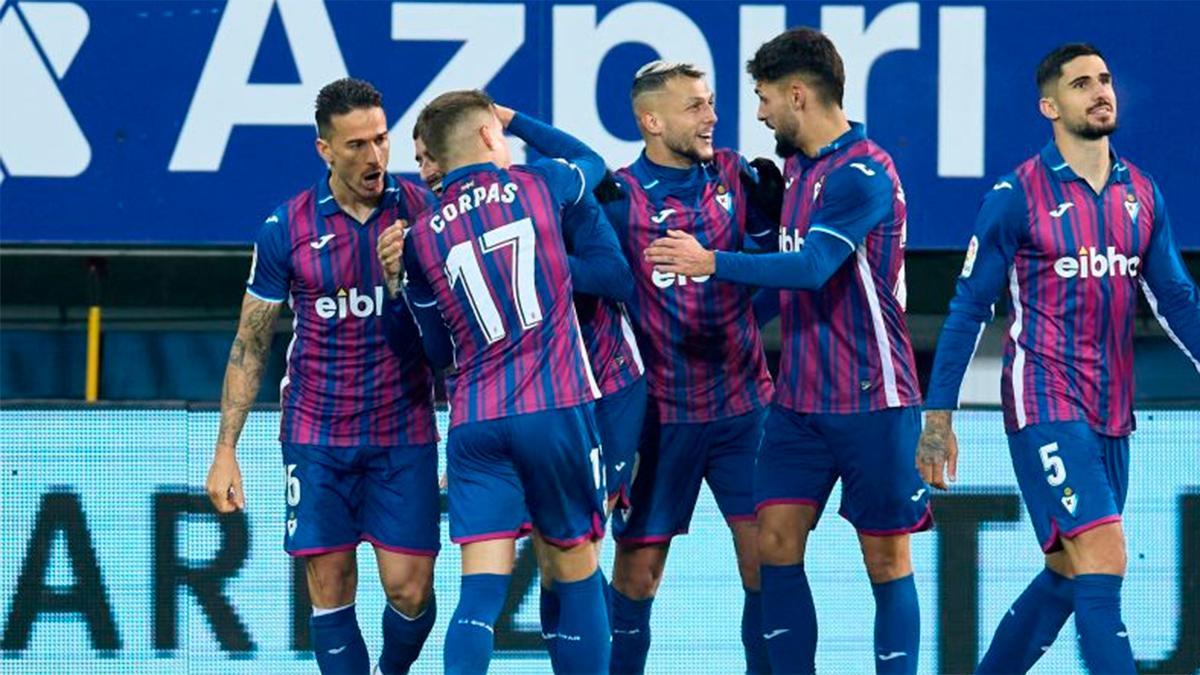 Resumen, goles y highlights del Eibar 2 - 1 Huesca de la jornada 18 de LaLiga Smartbank