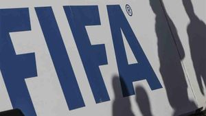La FIFA castiga a un club modesto como el Cádiz La FIFA castiga a un club modesto como el Cádiz
